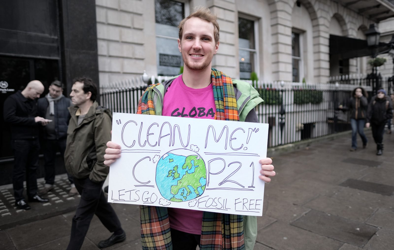 Clean me COP21. Let's go fossil free CC Alisdare Hickson, flickr.com