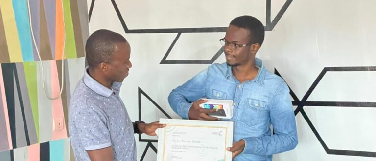 Article : Alpha Oumar Baldé, lauréat du prix Oumar Daroun Bah du Meilleur Blogueur Novice
